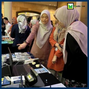 Our team explaining Youjoy Intraoral Scanner