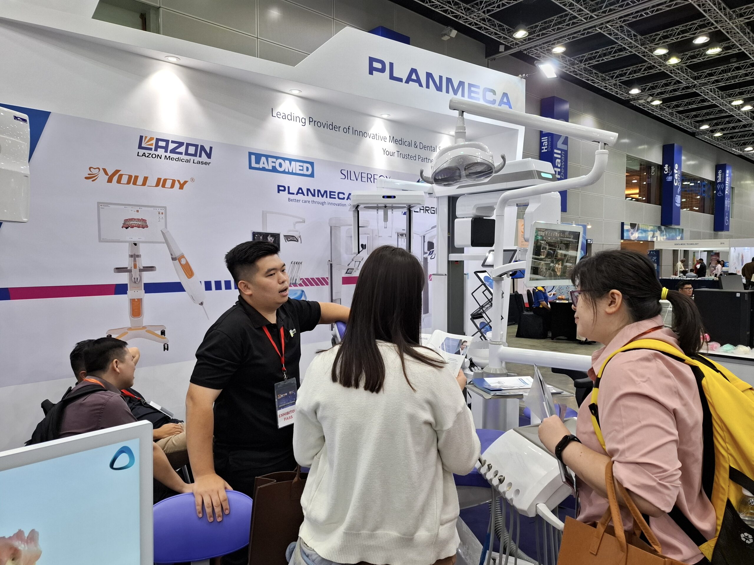 Medik-Link Product specialist explaining Silverfox Dental Unit to visitors at SCATE 2025