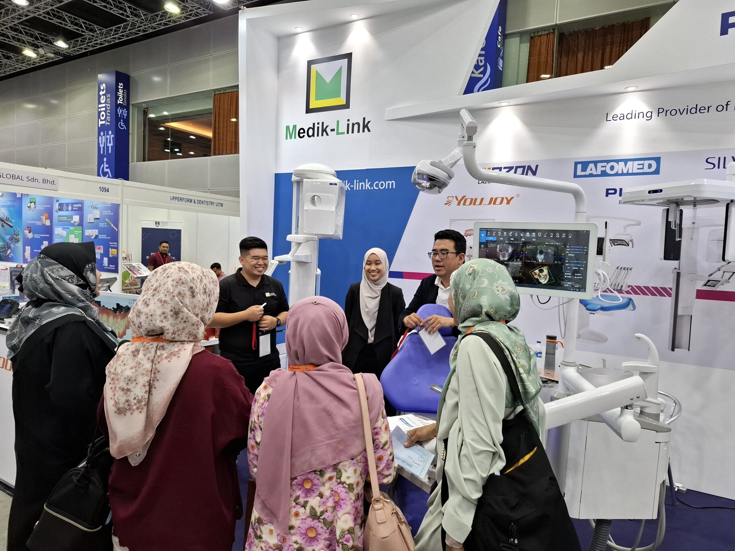 Medik-Link showcasing digital dentistry solutions at SCATE 2025 booth