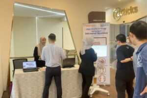 Medik-Link's booth at the Sebaris Aligner Course showcasing the lightweight Youjoy Intraoral Scanner, with attendees learning about its features.