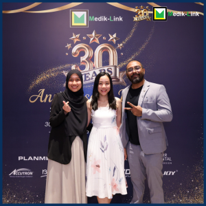 Medik-Link 30th Anniversary Dentist Group Photo - Dr Vinesh from Dental Diary and Dr Gan