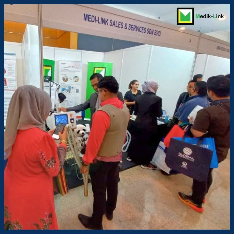 Healthcare professionals HFCWO Airway Clearance Device at Medik-Link's booth during NACCC-NAMO 2025