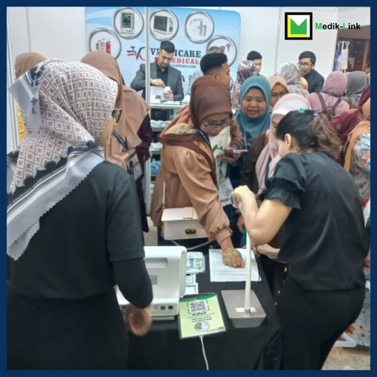 Visiting testing Medcaptain Vein finder at NACCC-NAMO 2025