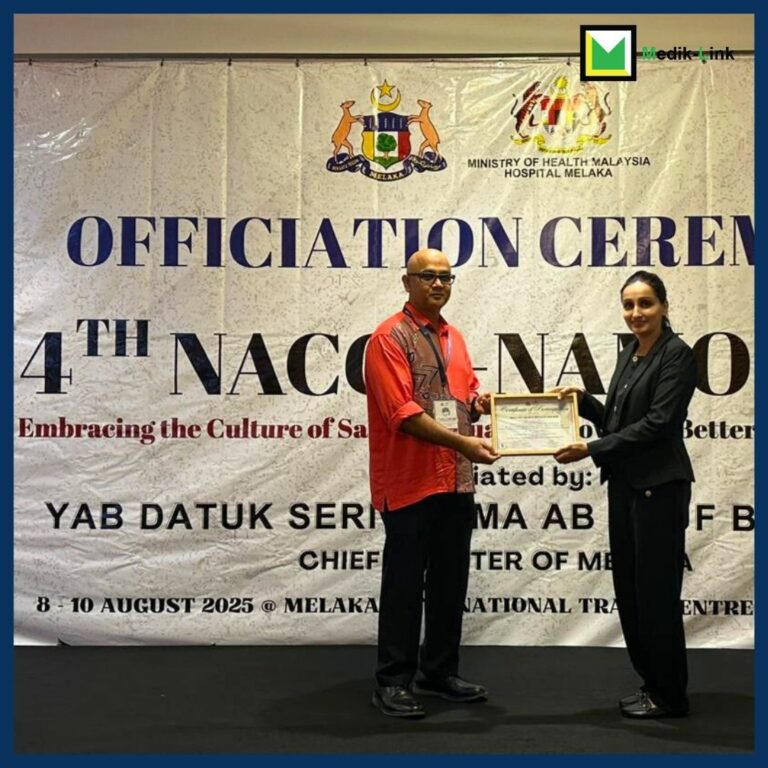 Cert Presentation to Medik-Link at NACCC-NAMO medical equipment exhibition MITC Melaka