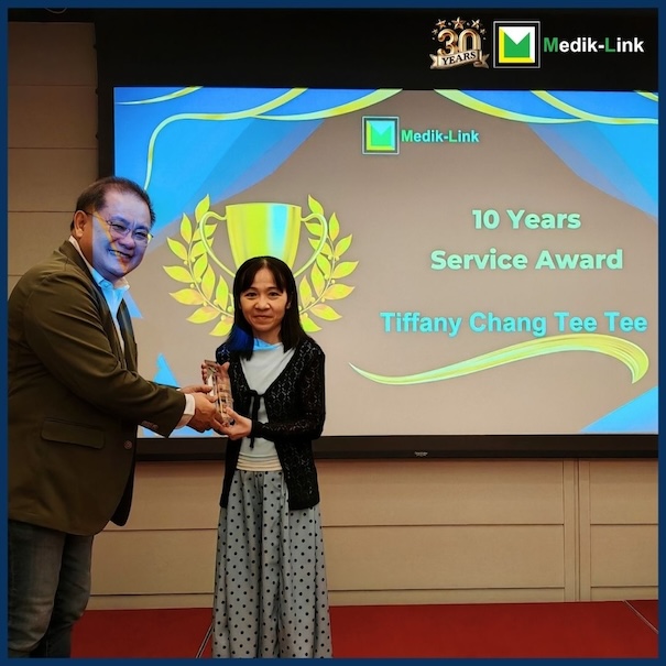Medik-Link 30th Anniversary Dinner in Kuching — 10 years Long Service Award presentation to Ms Lemmia Beno