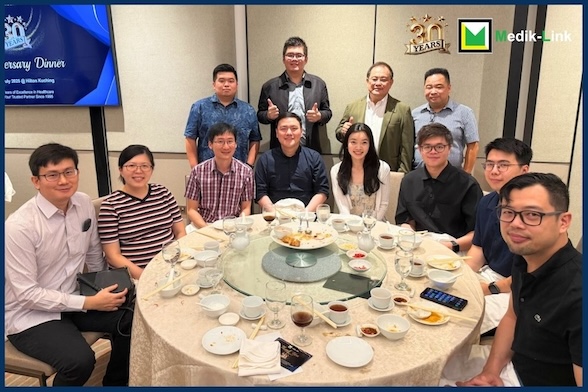 Medik-Link 30th Anniversary Dinner in Kuching Table Group Photo 3