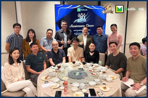 Medik-Link 30th Anniversary Dinner in Kuching Table Group Photo 4
