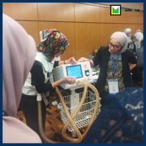 Hands-on demonstration of HFCWO airway clearance technique at MTS 2025 respiratory workshop