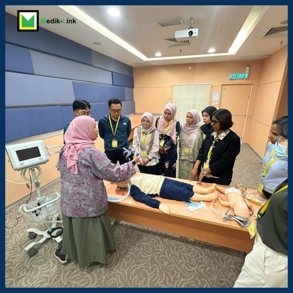 Demonstration of Philips EV300 ventilator setup and NIV interface during a paediatric respiratory training workshop at PICU HTAKL Malaysia